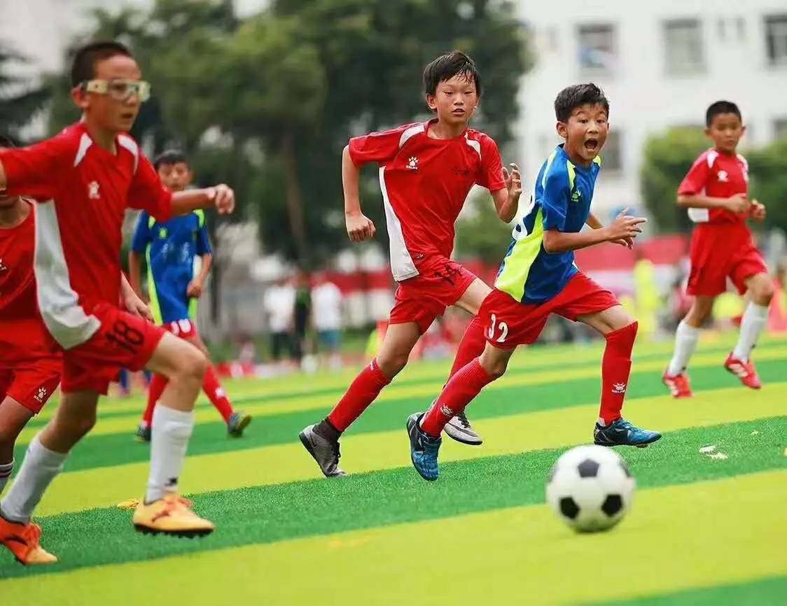 考虑到浦东足球场都有自带饮料不得带入场馆的规定